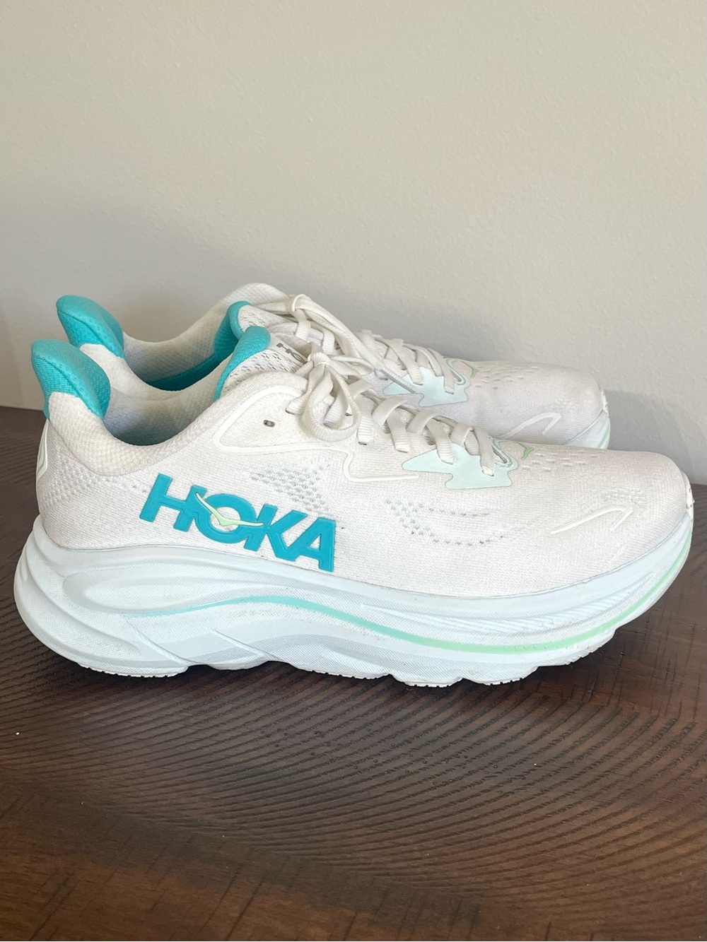 Hoka One One Clifton 10 White Cielo Blue breathable jacquard knit upper Size 9 B - Picture 2 of 14